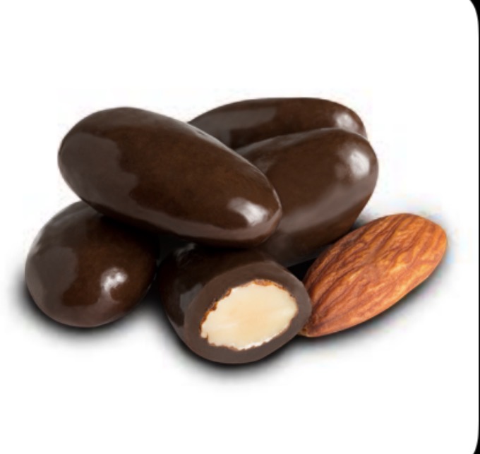 שקדים מצופים שוקולד מריר